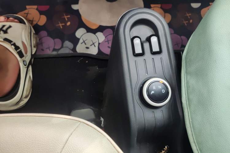 Used Wuling Hongguang MINIEV 2021 Macaron Fashion Model Lithium Iron Phosphate Gear Lever