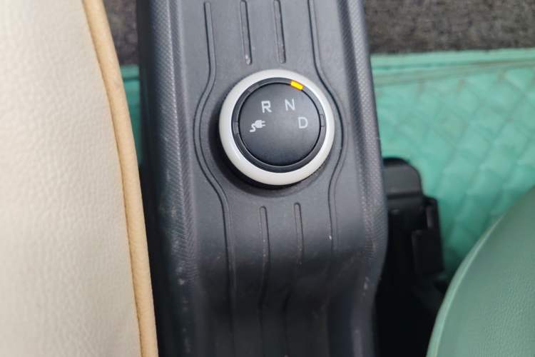 Used Wuling Hongguang MINIEV 2021 Macaron Fashion Model Lithium Iron Phosphate Gear Lever