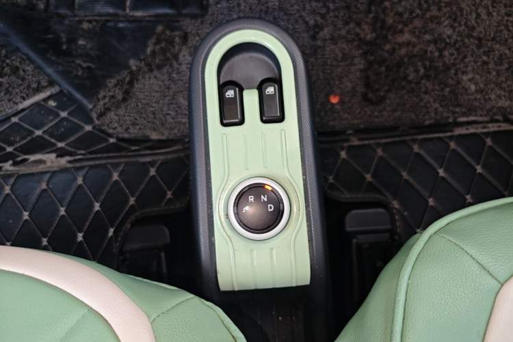 Used Wuling Hongguang MINIEV 2021 Macaron Premium Model – Lithium Iron Phosphate Gear Lever