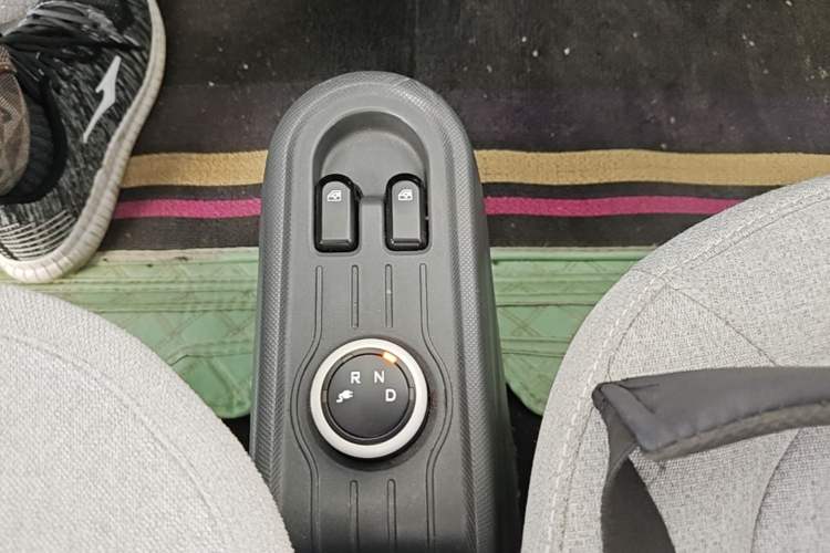 Used Wuling Hongguang MINIEV 2021 Macaron Fashion Model Lithium Iron Phosphate Gear Lever