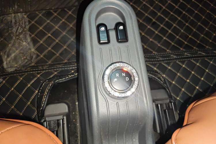 Used Wuling Hongguang MINIEV 2021 Macaron Premium Model – Lithium Iron Phosphate Gear Lever