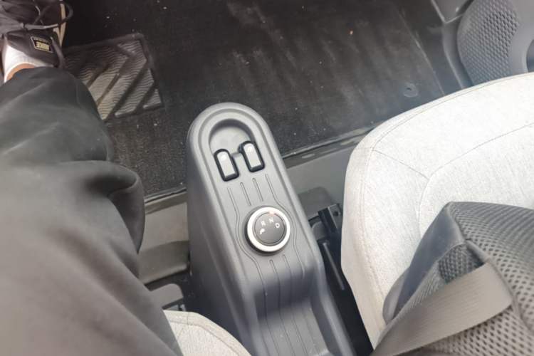 Used Wuling Hongguang MINIEV 2021 Macaron Fashion Model Lithium Iron Phosphate Gear Lever