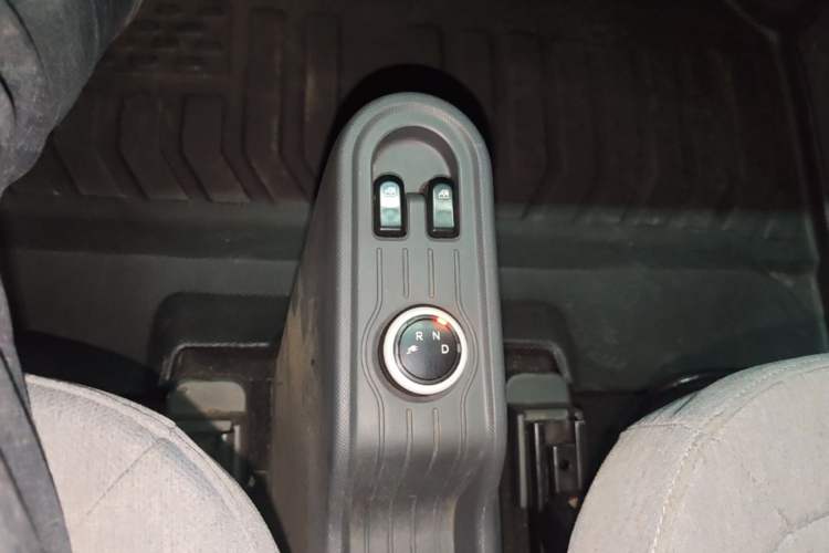 Used Wuling Hongguang MINIEV 2021 Macaron Fashion Model Lithium Iron Phosphate Gear Lever