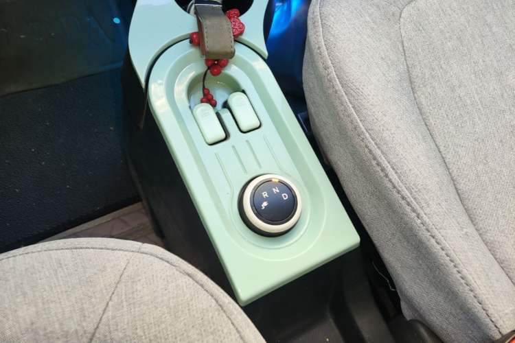 Used Wuling Hongguang MINIEV 2021 Macaron Fashion Edition Lithium-Ion Battery Gear Lever
