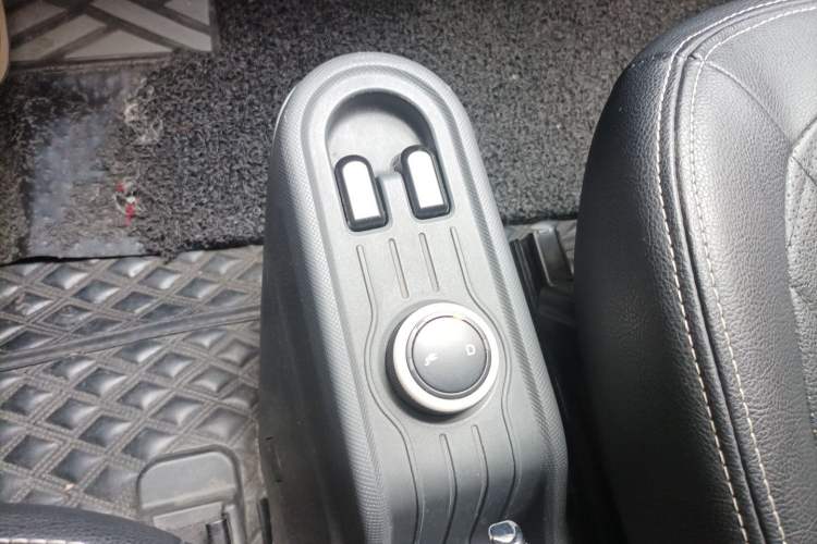 Used Wuling Hongguang MINIEV 2021 Macaron Premium Model – Lithium Iron Phosphate Gear Lever