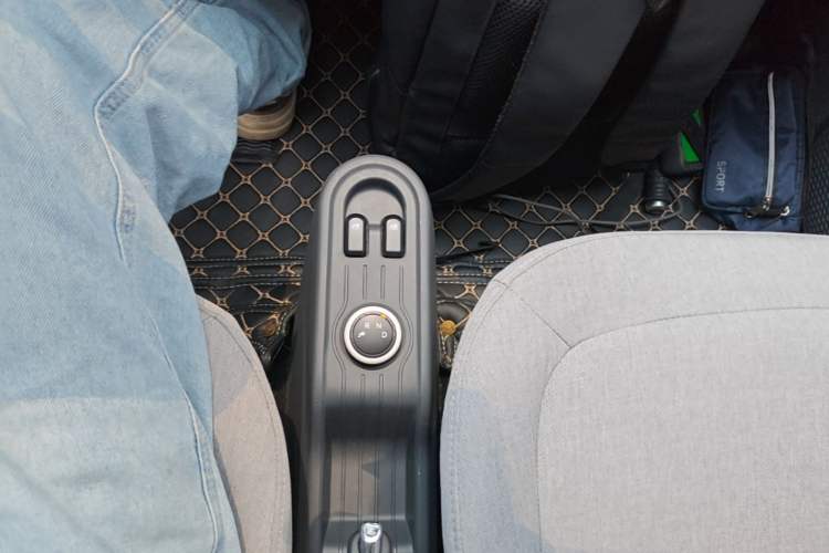 Used Wuling Hongguang MINIEV 2021 Macaron Fashion Model Lithium Iron Phosphate Gear Lever