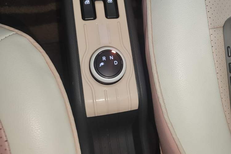 Used Wuling Hongguang MINIEV 2021 Macaron Premium Model – Lithium Iron Phosphate Gear Lever