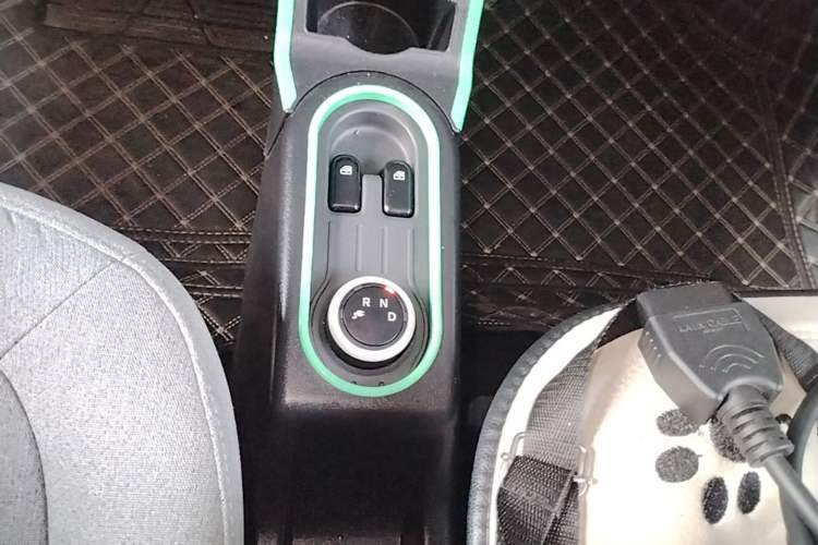 Used Wuling Hongguang MINIEV 2021 Macaron Fashion Model Lithium Iron Phosphate Gear Lever