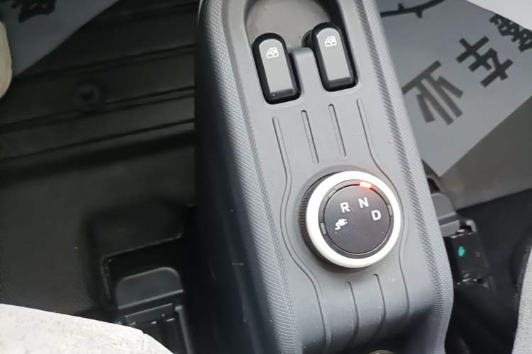 Used Wuling Hongguang MINIEV 2021 Macaron Sandwich Model 120 km Lithium Iron Phosphate Gear Lever