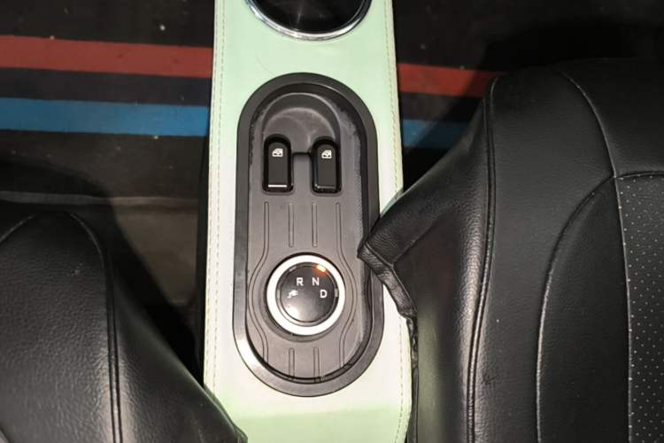 Used Wuling Hongguang MINIEV 2021 Macaron Fashion Model Lithium Iron Phosphate Gear Lever