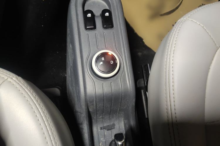 Used Wuling Hongguang MINIEV 2021 Macaron Fashion Edition Lithium-Ion Battery Gear Lever