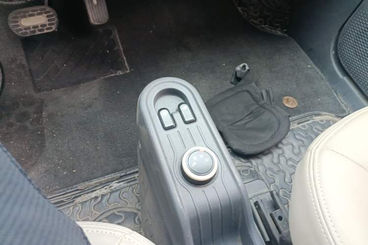 Used Wuling Hongguang MINIEV 2021 Macaron Premium Model – Lithium Iron Phosphate Gear Lever