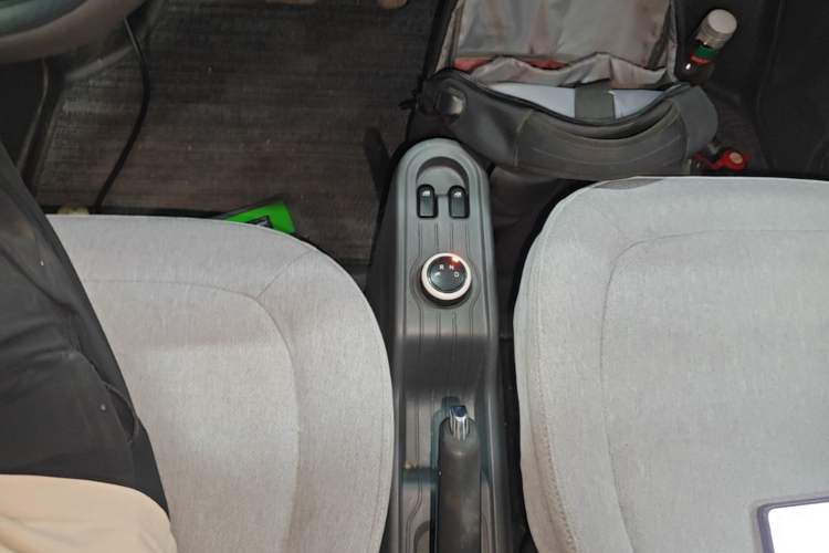Used Wuling Hongguang MINIEV 2021 Macaron Fashion Model Lithium Iron Phosphate Gear Lever