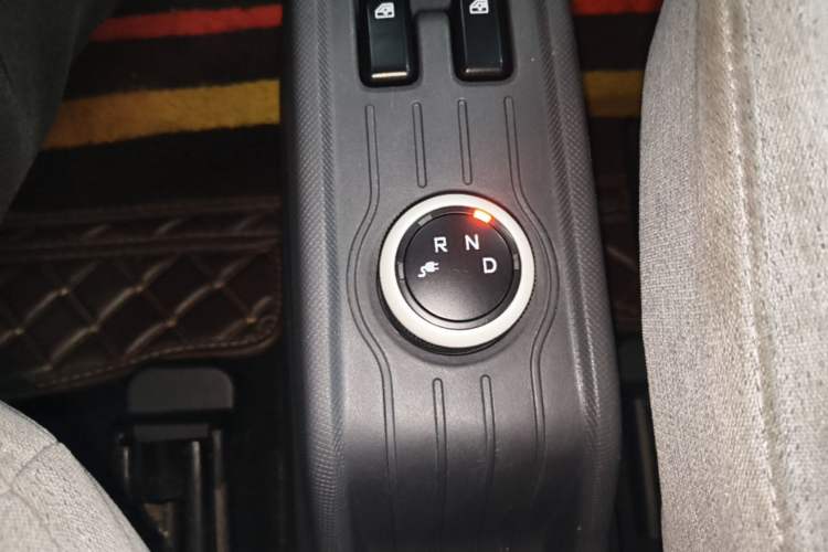 Used Wuling Hongguang MINIEV 2021 Macaron Fashion Model Lithium Iron Phosphate Gear Lever