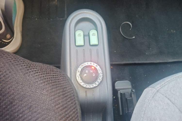 Used Wuling Hongguang MINIEV 2021 Macaron Fashion Model Lithium Iron Phosphate Gear Lever