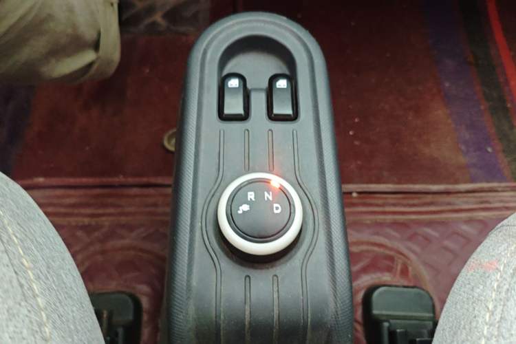 Used Wuling Hongguang MINIEV 2021 Macaron Fashion Model Lithium Iron Phosphate Gear Lever