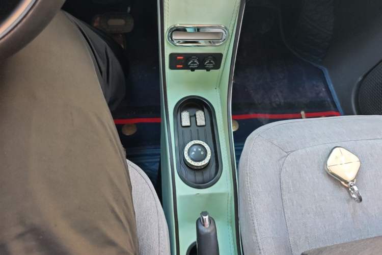 Used Wuling Hongguang MINIEV 2021 Macaron Fashion Model Lithium Iron Phosphate Gear Lever