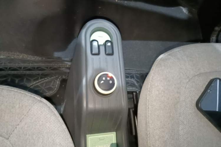 Used Wuling Hongguang MINIEV 2021 Macaron Premium Model – Lithium Iron Phosphate Gear Lever