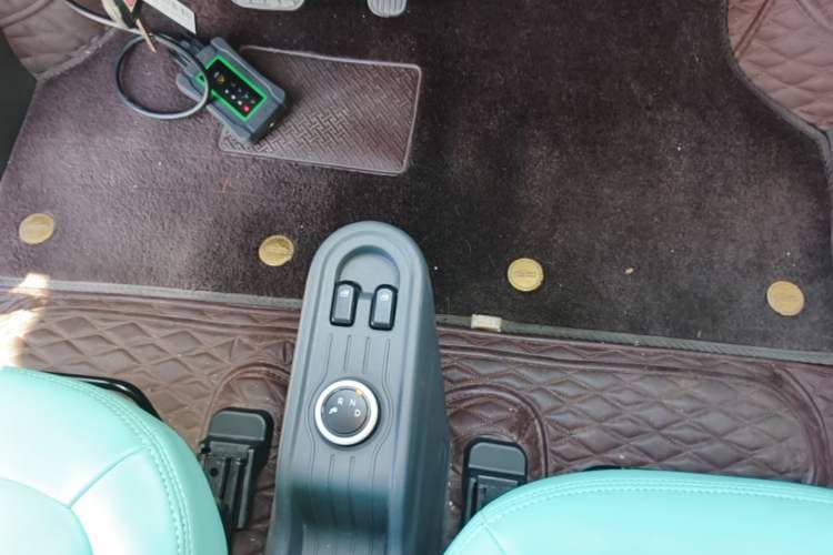 Used Wuling Hongguang MINIEV 2021 Macaron Fashion Model Lithium Iron Phosphate Gear Lever