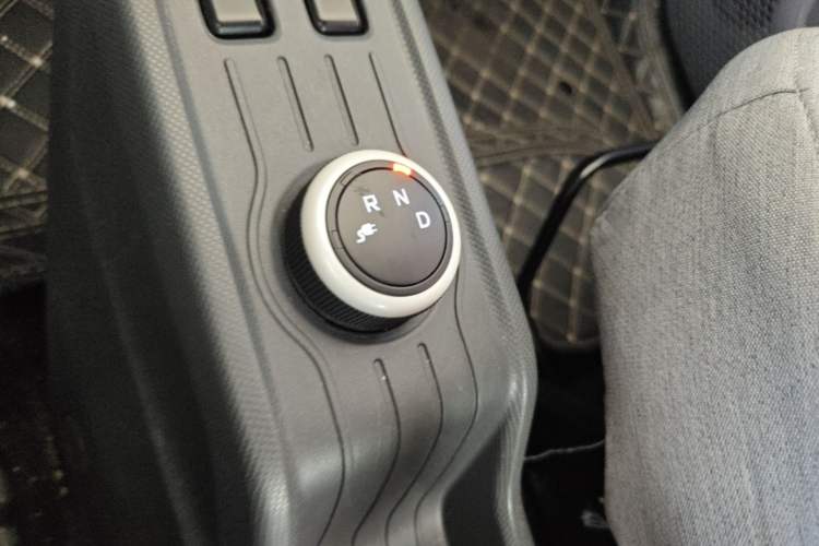Used Wuling Hongguang MINIEV 2021 Macaron Fashion Model Lithium Iron Phosphate Gear Lever