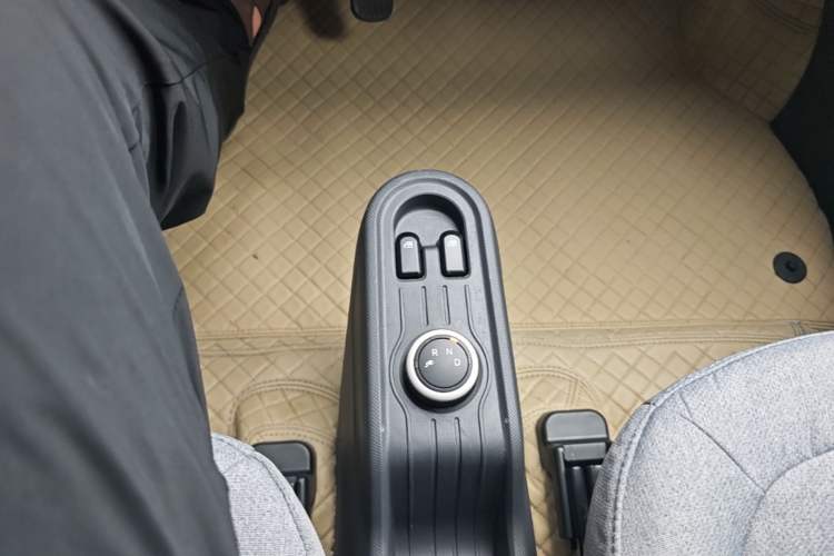 Used Wuling Hongguang MINIEV 2021 Macaron Premium Model – Lithium Iron Phosphate Gear Lever