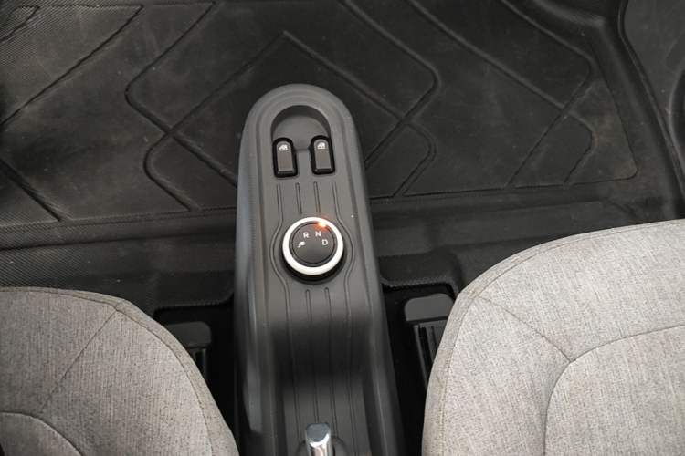 Used Wuling Hongguang MINIEV 2021 Macaron Fashion Model Lithium Iron Phosphate Gear Lever