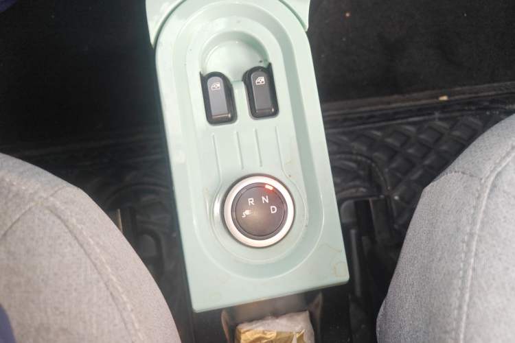 Used Wuling Hongguang MINIEV 2021 Macaron Premium Model – Lithium Iron Phosphate Gear Lever