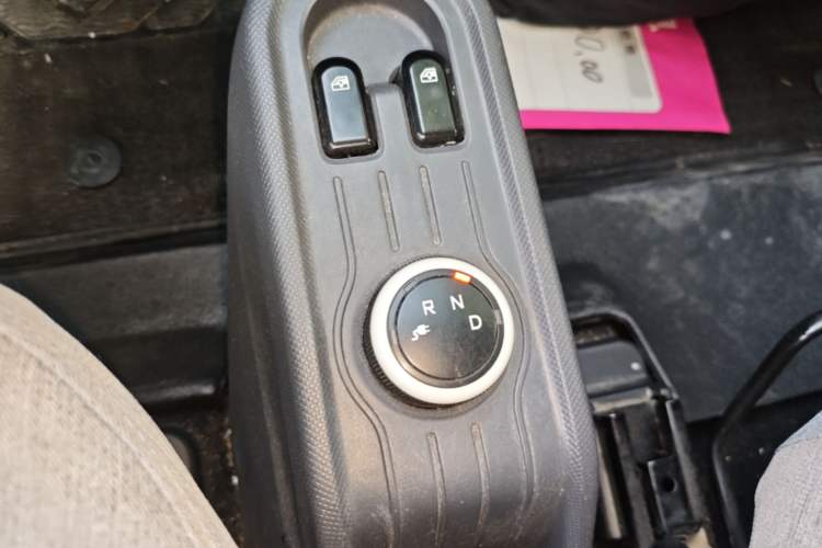Used Wuling Hongguang MINIEV 2021 Macaron Fashion Model Lithium Iron Phosphate Gear Lever
