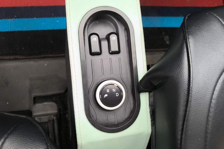 Used Wuling Hongguang MINIEV 2021 Macaron Fashion Model Lithium Iron Phosphate Gear Lever