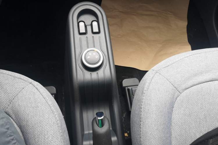 Used Wuling Hongguang MINIEV 2021 Macaron Premium Model – Lithium Iron Phosphate Gear Lever