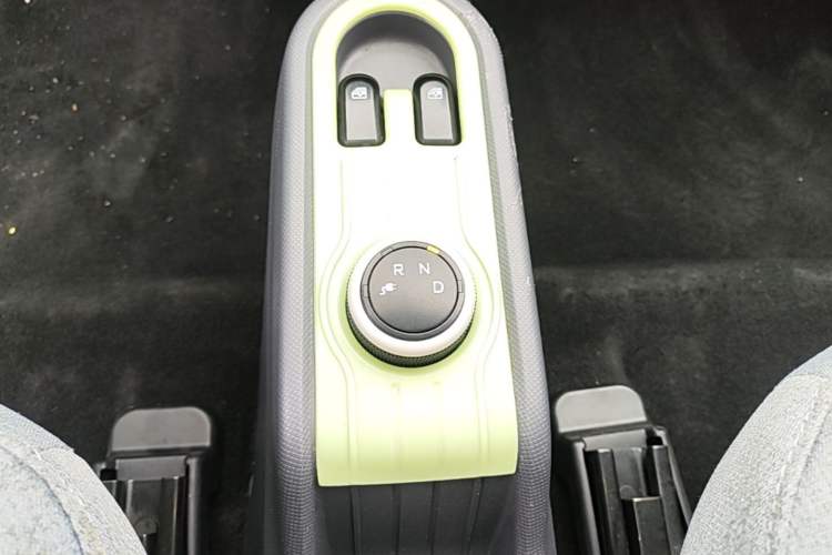 Used Wuling Hongguang MINIEV 2021 Macaron Fashion Model Lithium Iron Phosphate Gear Lever