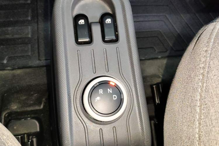 Used Wuling Hongguang MINIEV 2021 Macaron Premium Model – Lithium Iron Phosphate Gear Lever