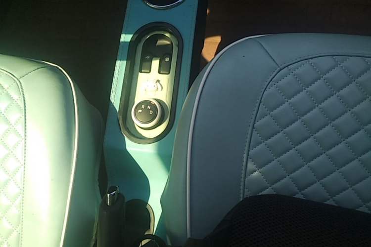 Used Wuling Hongguang MINIEV 2021 Macaron Premium Model – Lithium Iron Phosphate Gear Lever