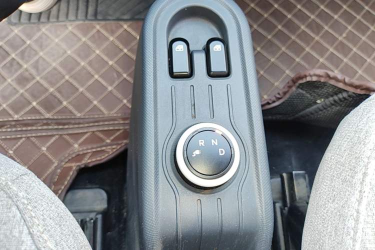 Used Wuling Hongguang MINIEV 2021 Macaron Fashion Model Lithium Iron Phosphate Gear Lever
