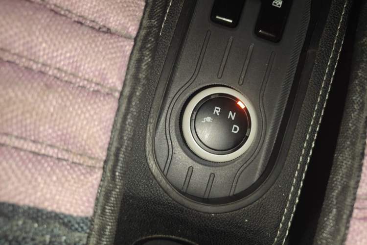 Used Wuling Hongguang MINIEV 2021 Macaron Fashion Model Lithium Iron Phosphate Gear Lever