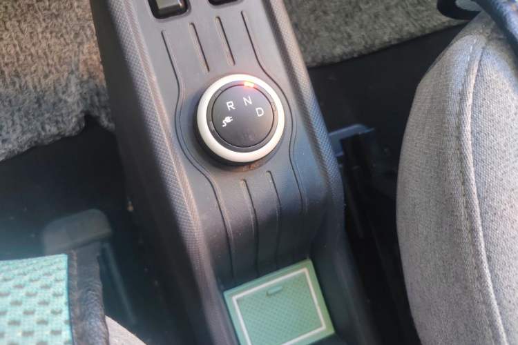Used Wuling Hongguang MINIEV 2021 Macaron Premium Model – Lithium Iron Phosphate Gear Lever