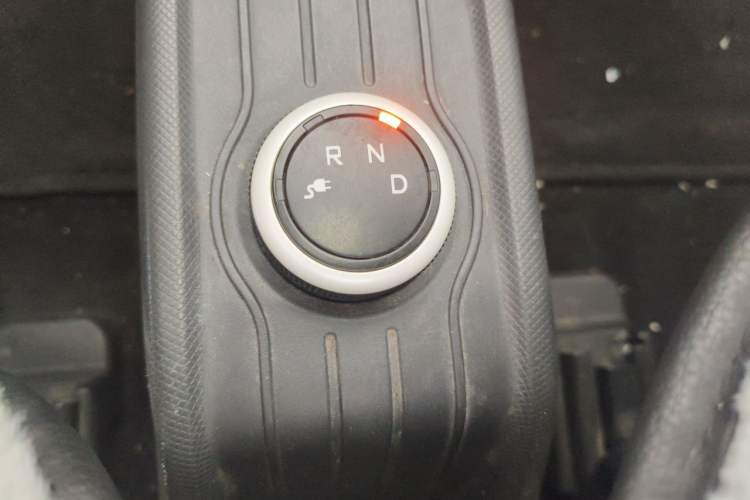 Used Wuling Hongguang MINIEV 2021 Macaron Premium Model – Lithium Iron Phosphate Gear Lever