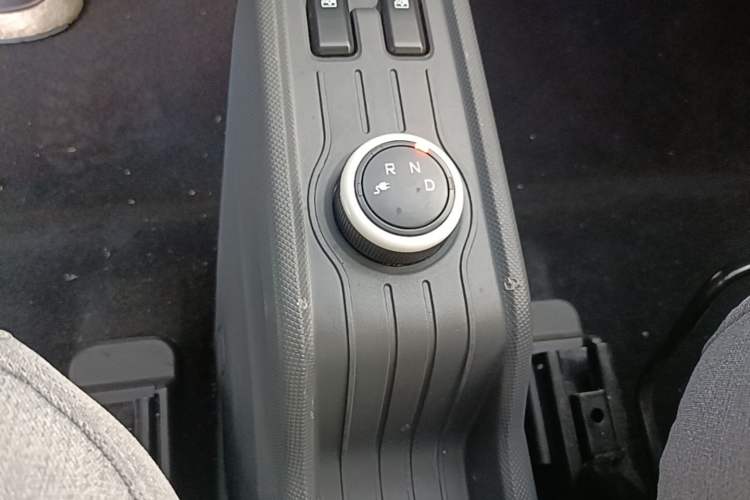 Used Wuling Hongguang MINIEV 2021 Macaron Fashion Model Lithium Iron Phosphate Gear Lever