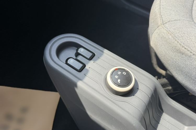 Used Wuling Hongguang MINIEV 2021 Macaron Fashion Model Lithium Iron Phosphate Gear Lever