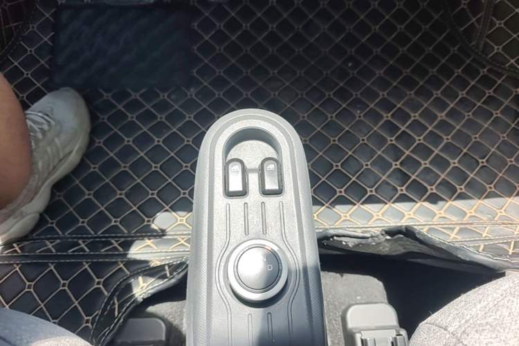 Used Wuling Hongguang MINIEV 2021 Macaron Fashion Model Lithium Iron Phosphate Gear Lever
