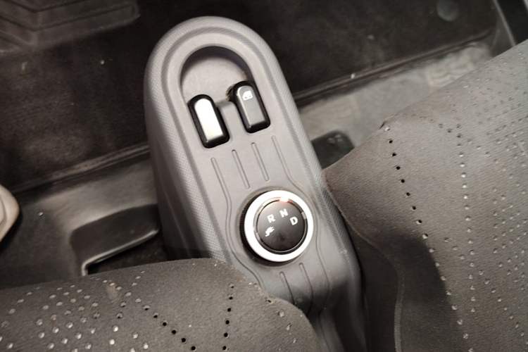 Used Wuling Hongguang MINIEV 2021 Macaron Premium Model – Lithium Iron Phosphate Gear Lever