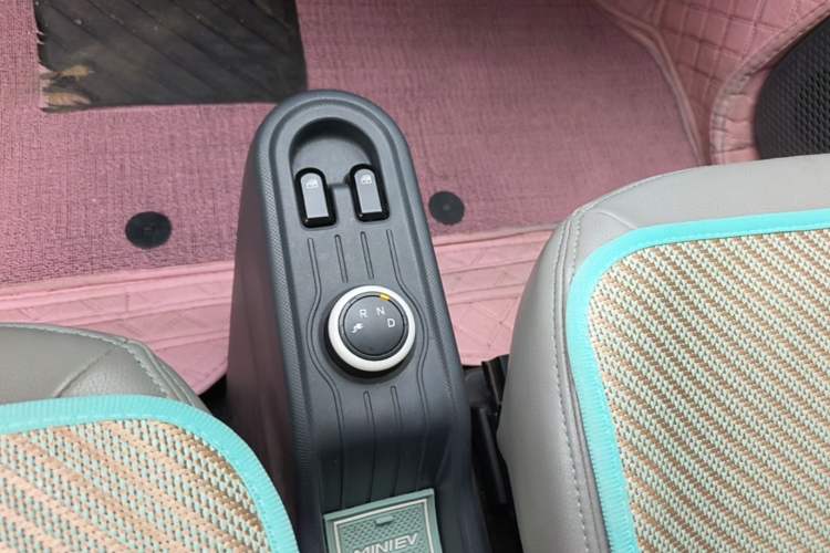 Used Wuling Hongguang MINIEV 2021 Macaron Fashion Model Lithium Iron Phosphate Gear Lever