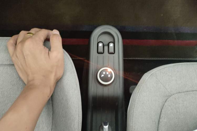 Used Wuling Hongguang MINIEV 2021 Macaron Premium Model – Lithium-NMC Gear Lever