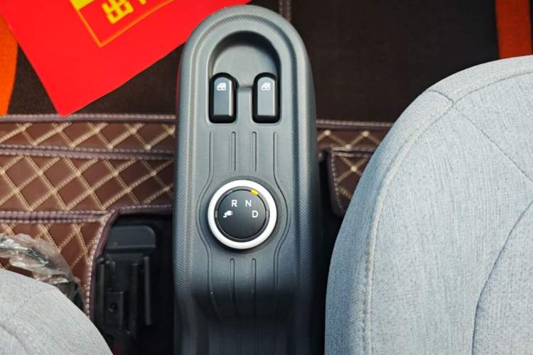 Used Wuling Hongguang MINIEV 2021 Macaron Fashion Model Lithium Iron Phosphate Gear Lever