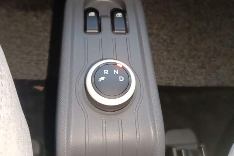 Used Wuling Hongguang MINIEV 2021 Macaron Fashion Model Lithium Iron Phosphate Gear Lever