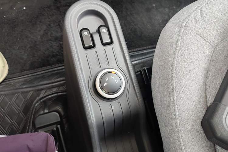 Used Wuling Hongguang MINIEV 2021 Macaron Premium Model – Lithium Iron Phosphate Gear Lever
