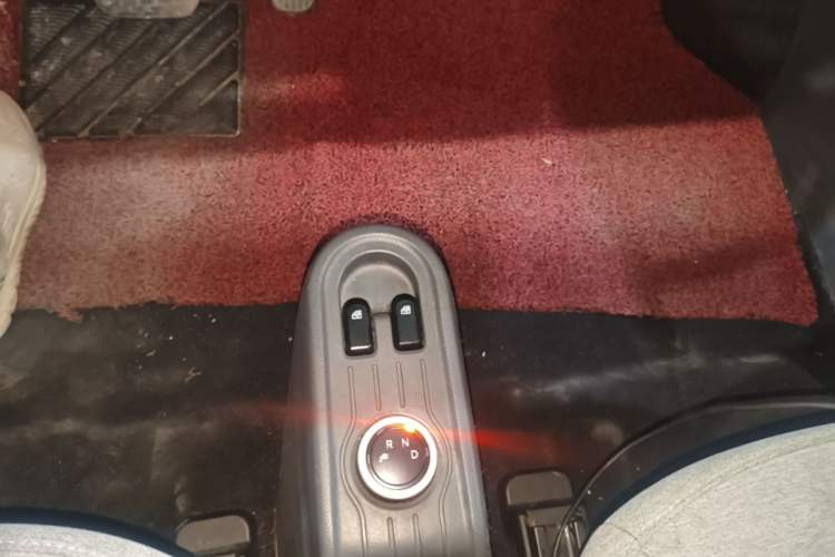 Used Wuling Hongguang MINIEV 2021 Macaron Fashion Model Lithium Iron Phosphate Gear Lever