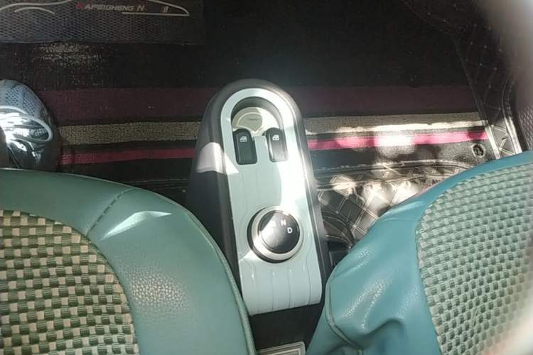 Used Wuling Hongguang MINIEV 2021 Macaron Premium Model – Lithium Iron Phosphate Gear Lever