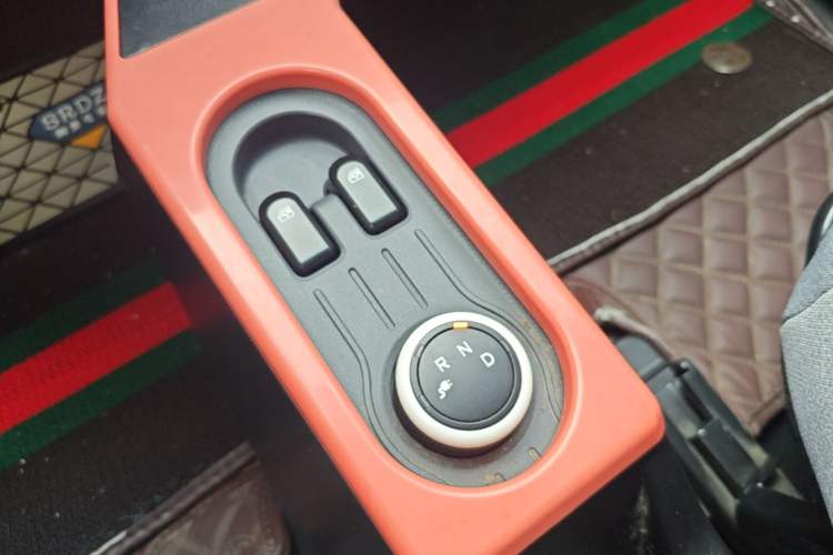 Used Wuling Hongguang MINIEV 2021 Macaron Sandwich Model 120 km Lithium NMC Gear Lever