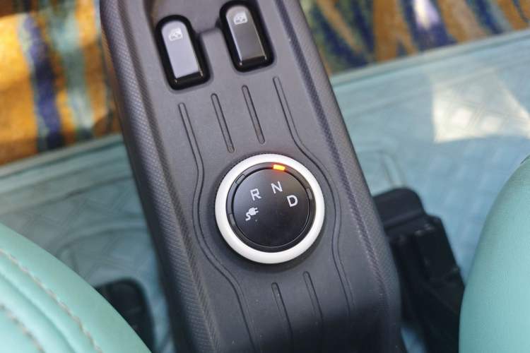 Used Wuling Hongguang MINIEV 2021 Macaron Premium Model – Lithium Iron Phosphate Gear Lever
